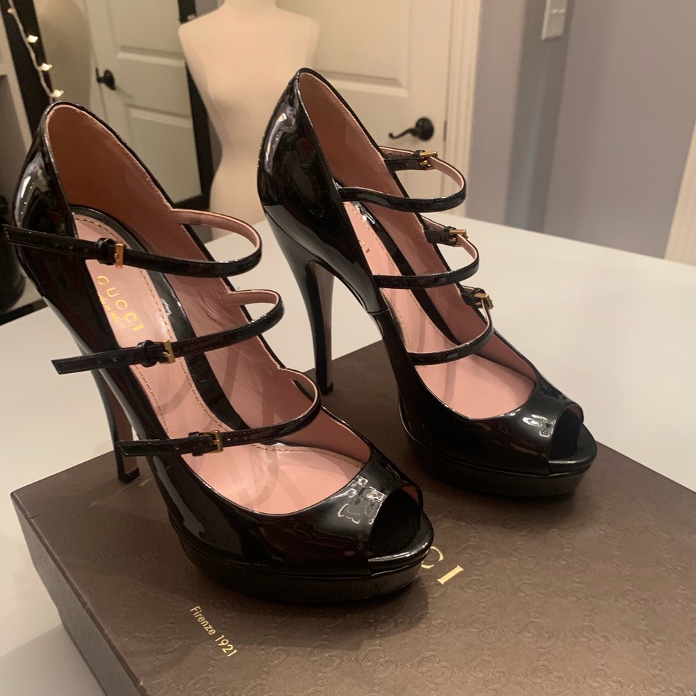 GUCCI Black Vernice Crystal Platforms. 38 EU/8 US